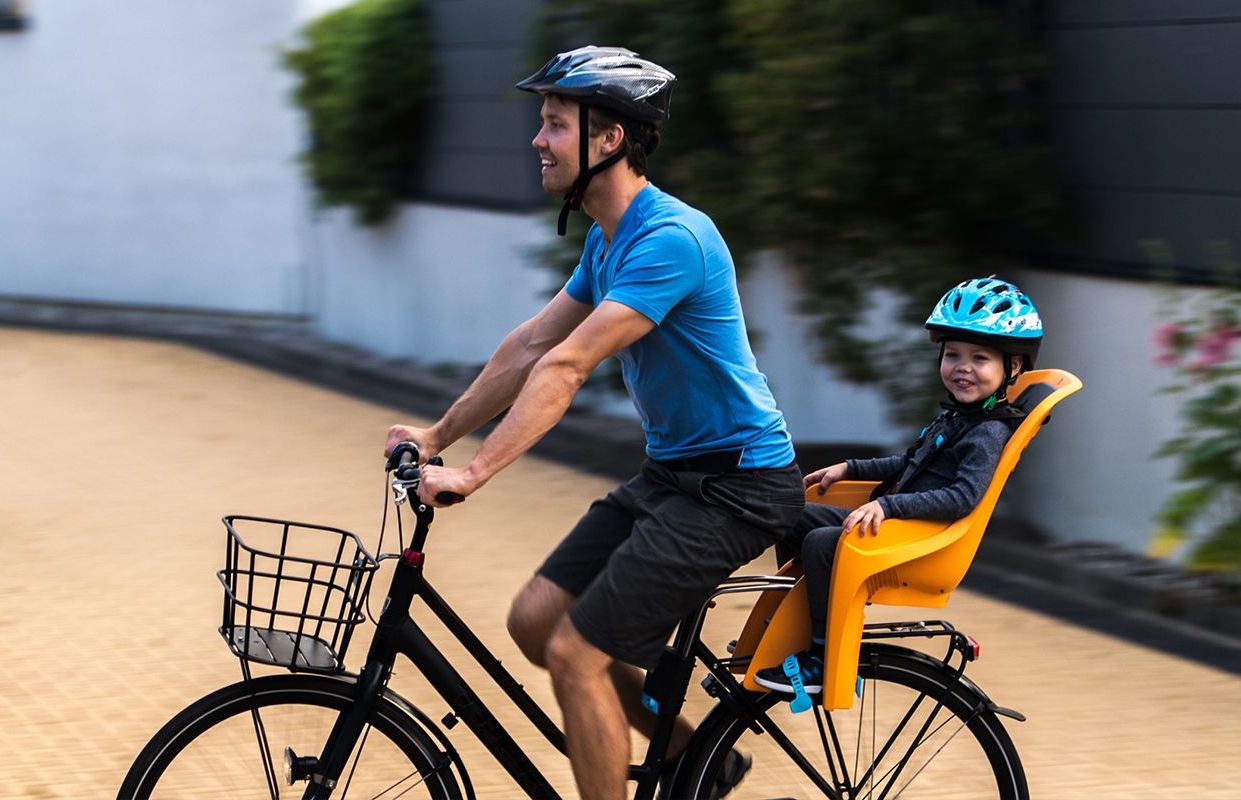Bici con seggiolino posteriore