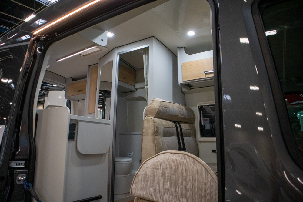 Bagno di un van visto alla fiera A Tutto Camper di Torino