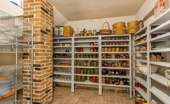 Scaffali per cantina, foto Home Depot