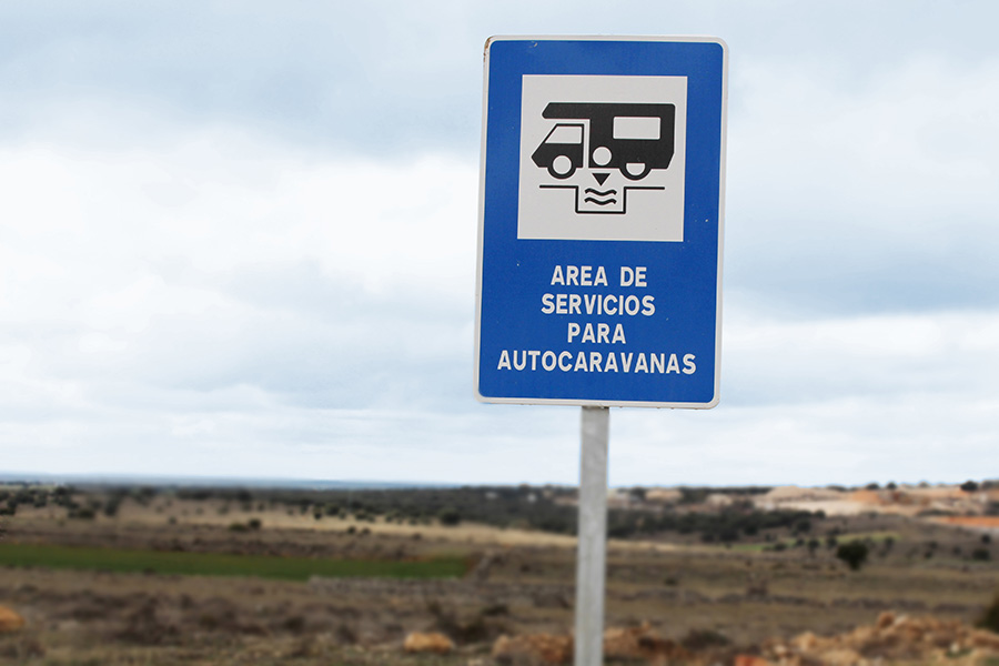 Cartello di un camper service in Spagna
